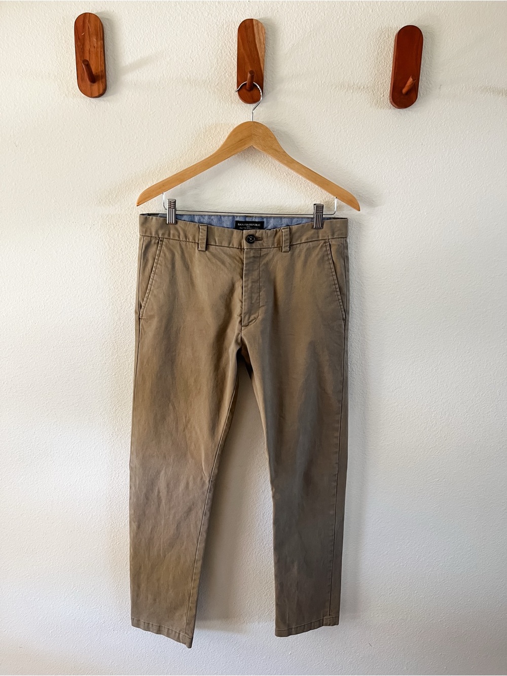 Banana Republic Men's Fulton Skinny Chino Pants in Khaki - 32/32
